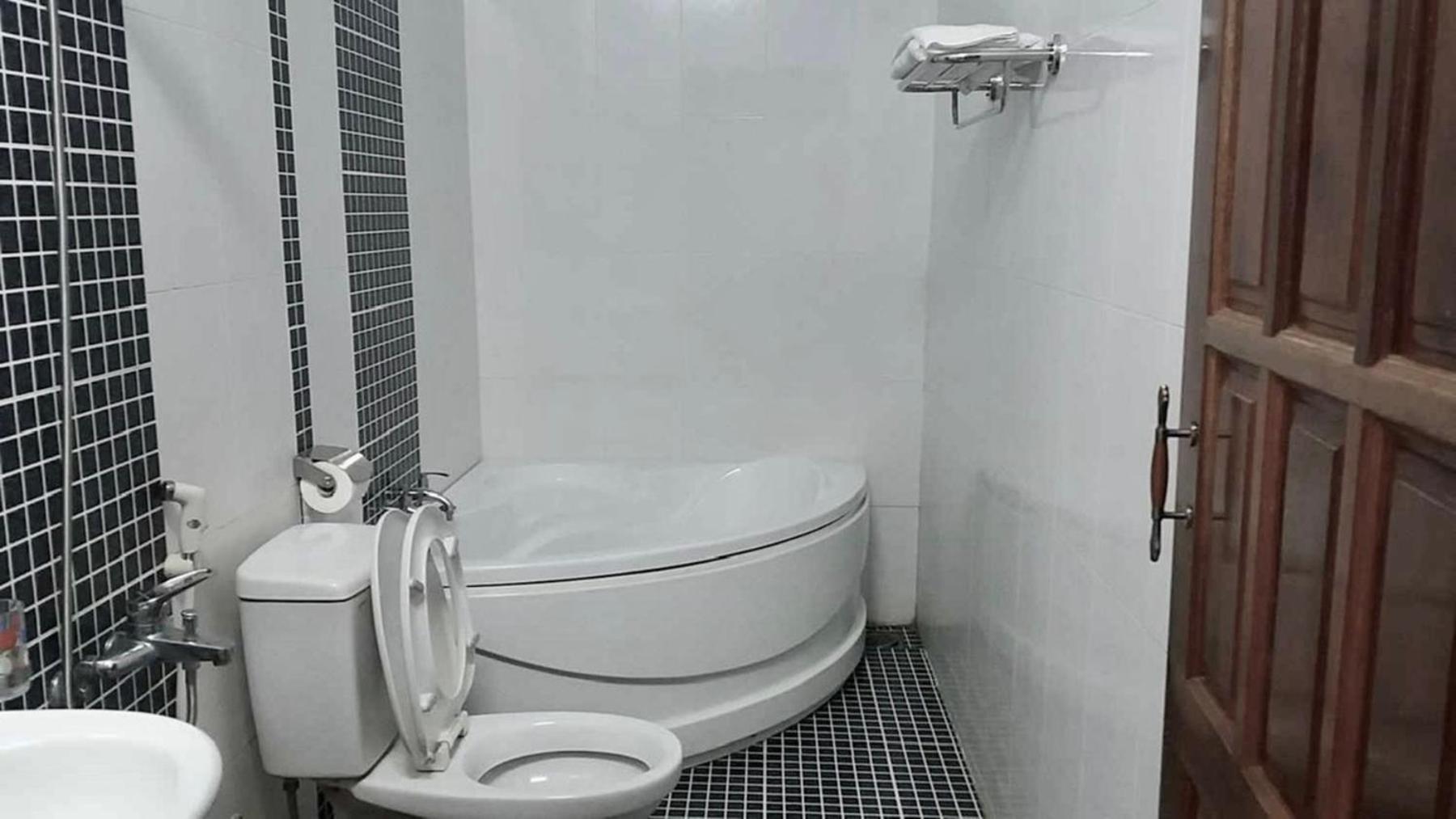 Truc Hoang Ha Hotel Tỉnh Kontum Exteriér fotografie